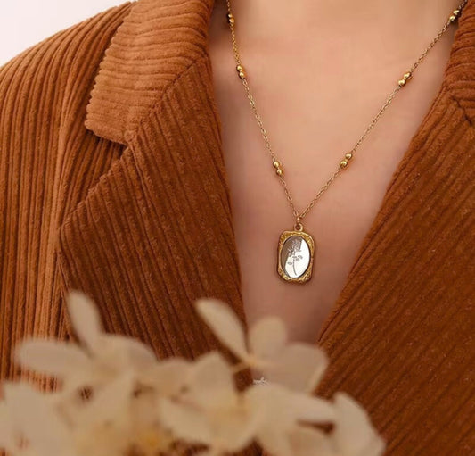Magic Mirror Rose
Beads Chain Necklace