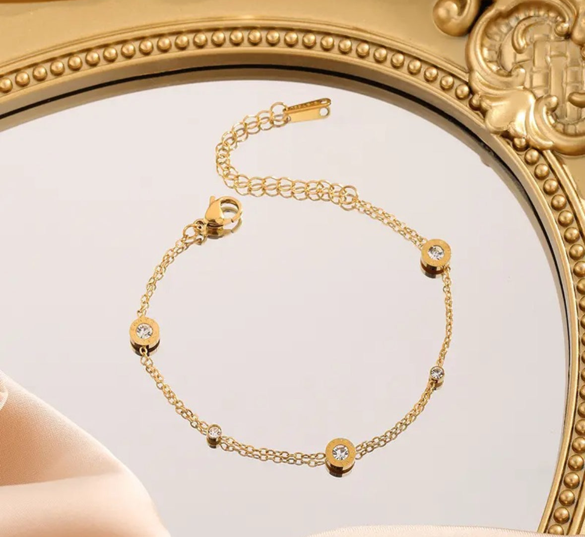 Roman Numbers
Diamond Studded Bracelet