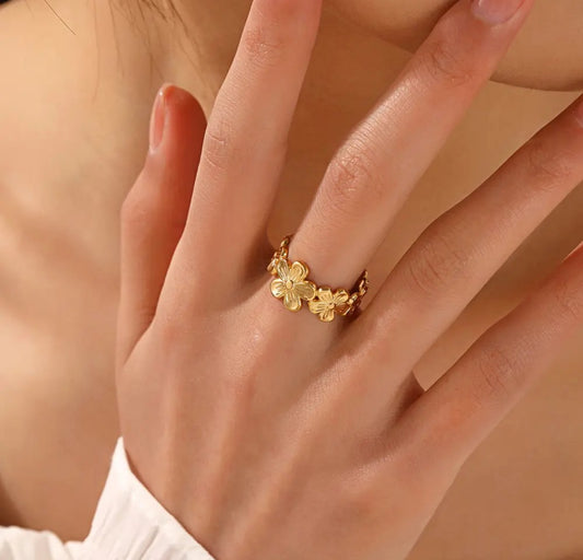 Textured Flower
Bunch Ring