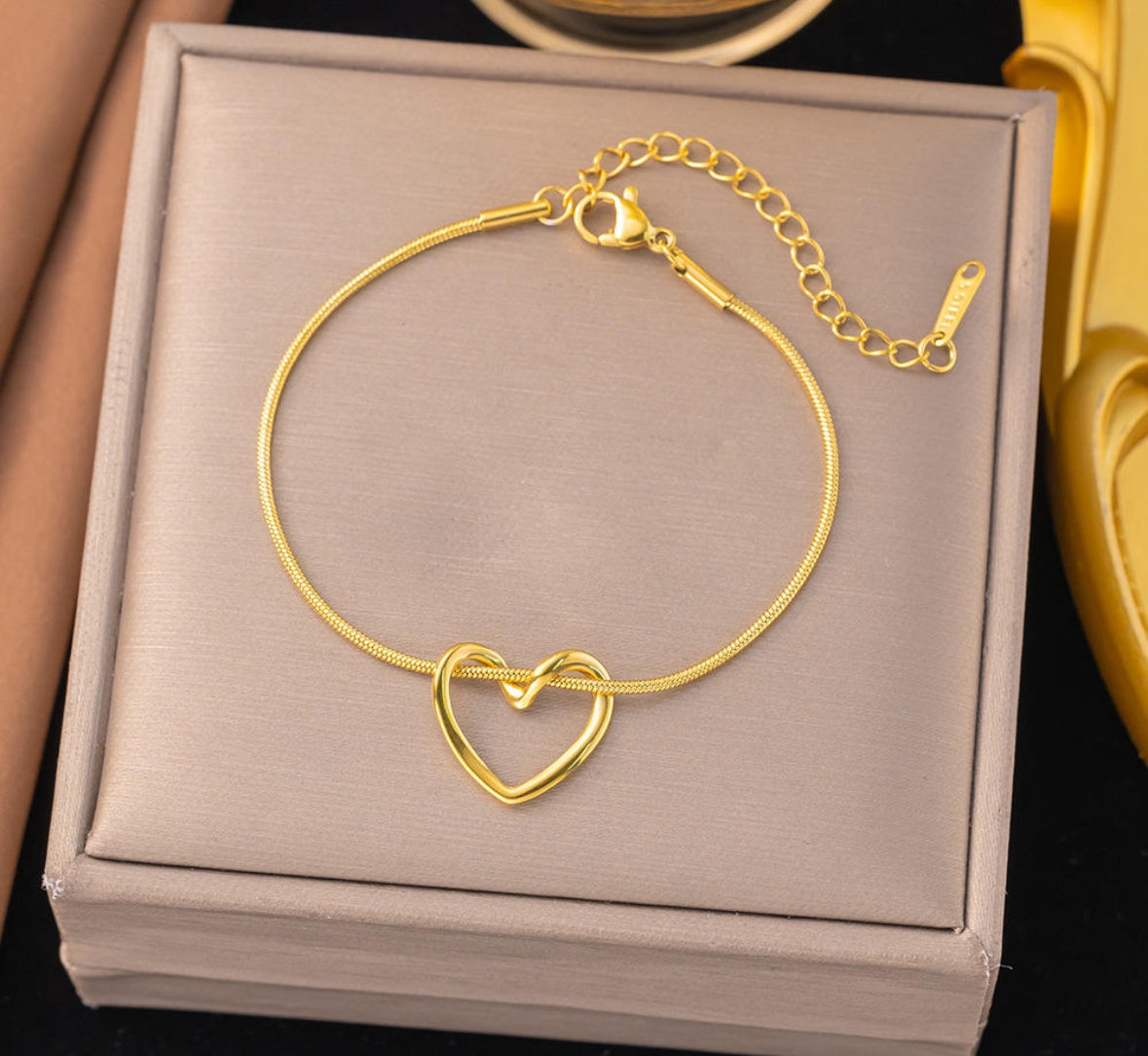 Hollow Heart
Bracelet