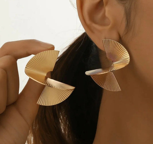 Geometric Spiral Big
Stud Earrings