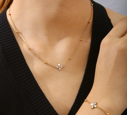 Clover Stone
Beads Chain Necklace