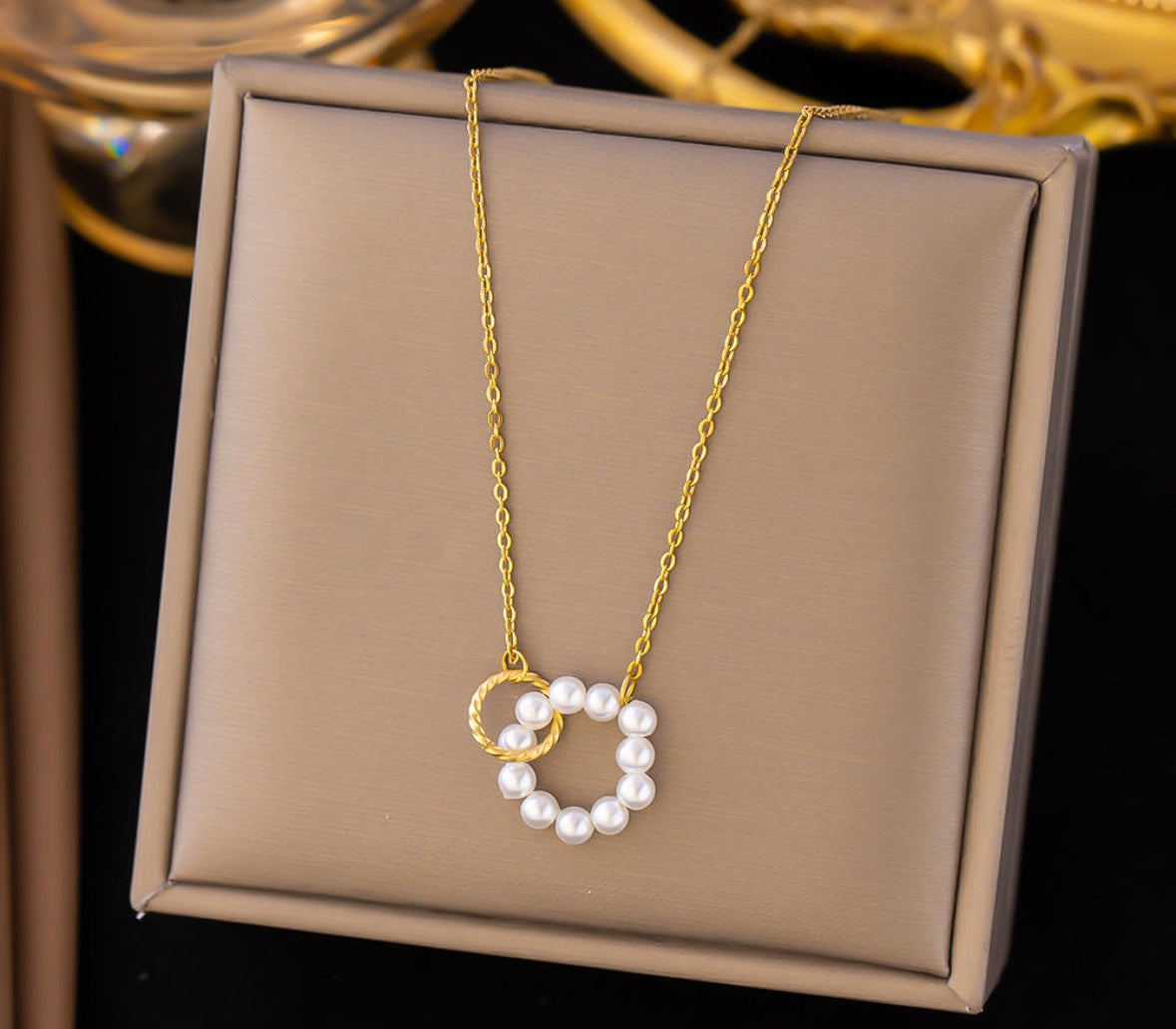 Pearl Interlocked
Rings Necklace
