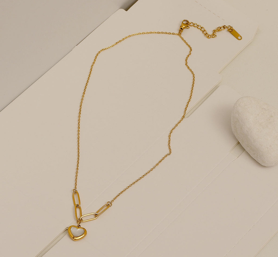 White Heart Paper
Clip Chain Necklace
