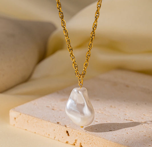 Freshwater Pearl
Necklace