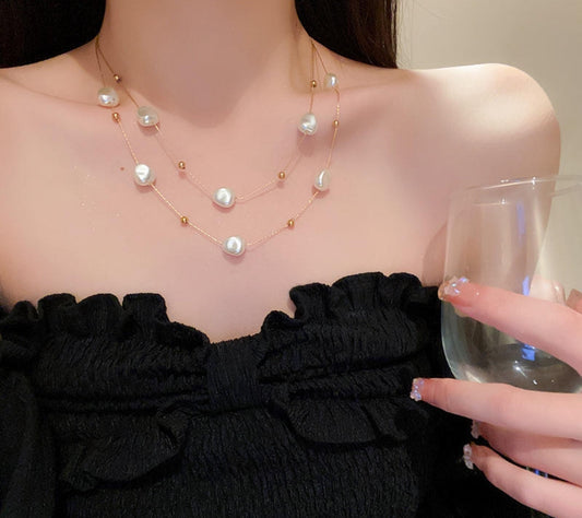 Double Layers
Irregular Pearl & Beads Necklace