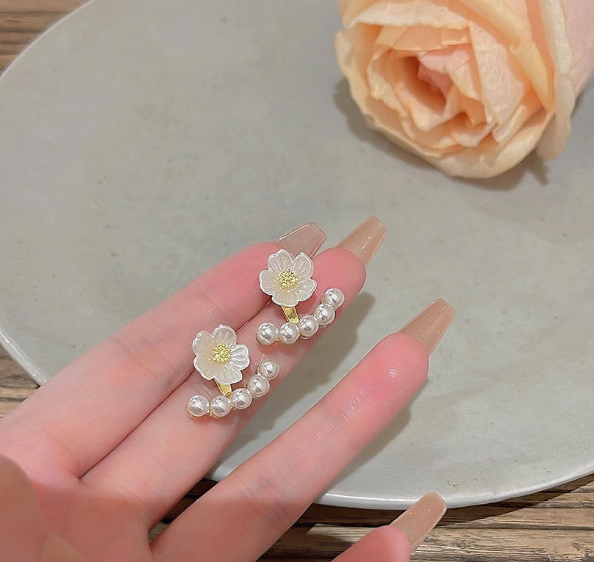 Flower Pearl Stud Earrings