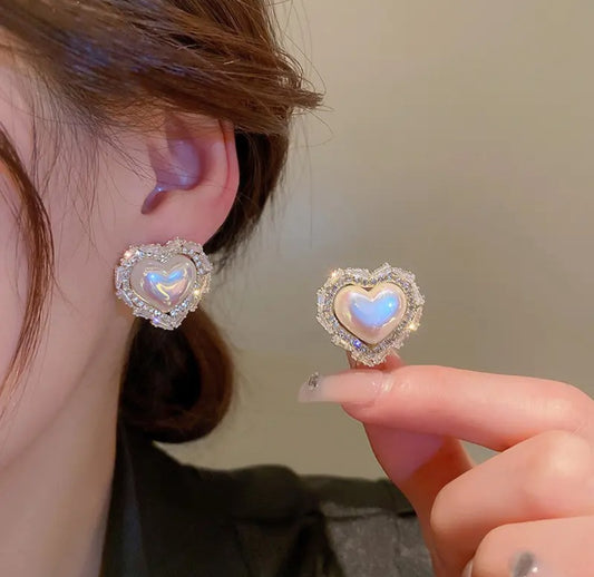 Stone & Crystals
Decor Pearl Heart Stud Earrings
