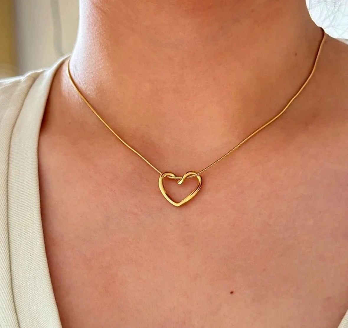 Trendy Heart Hollow
Necklace
