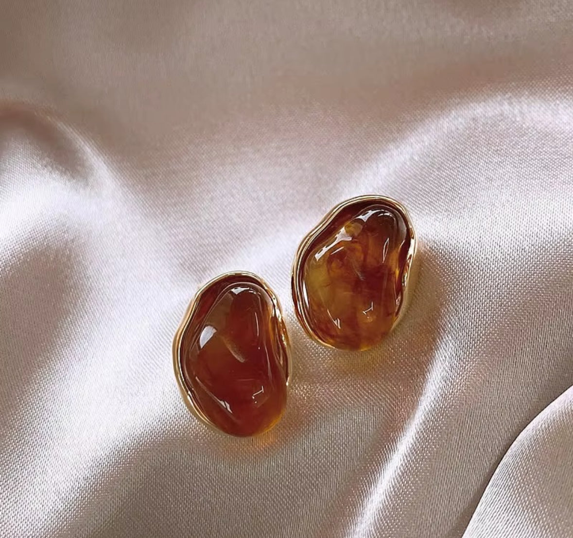 Amber Resin
Irregular Shape Stud Earrings