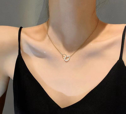 Pearl Interlocked
Rings Necklace