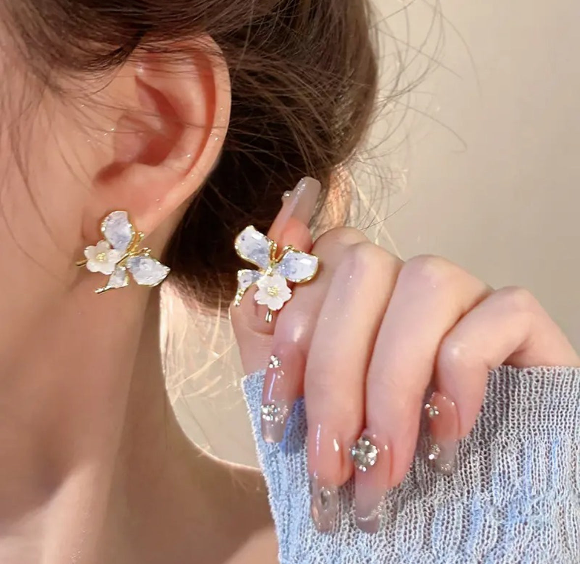 Cute Gradient Color
Crystal Butterfly Stud Earrings
