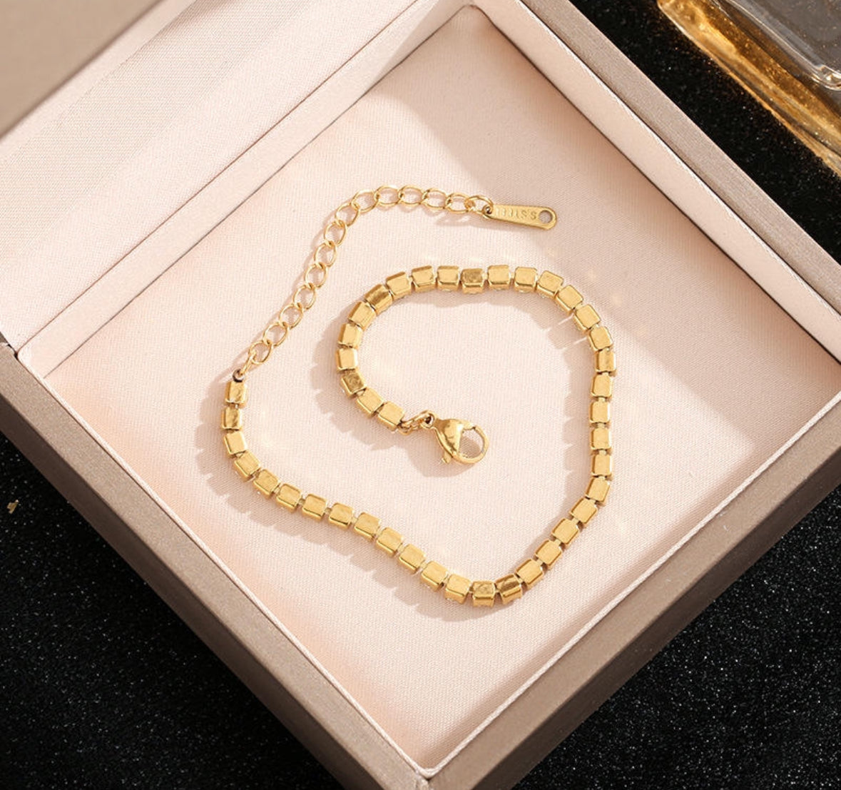 Shiny Full Diamond
CZ Tennis Bracelet