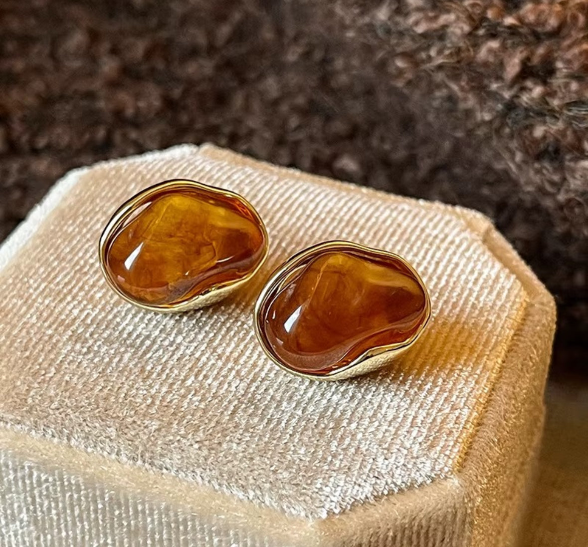Amber Resin
Irregular Shape Stud Earrings