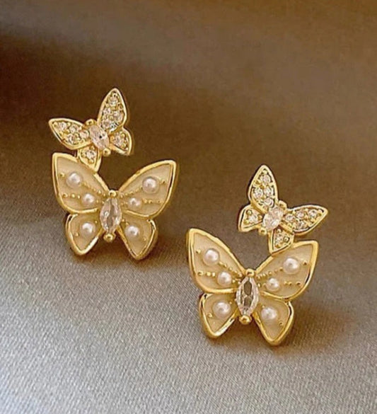Dual Butterfly Drip
Glaze Pearl Stud Earrings