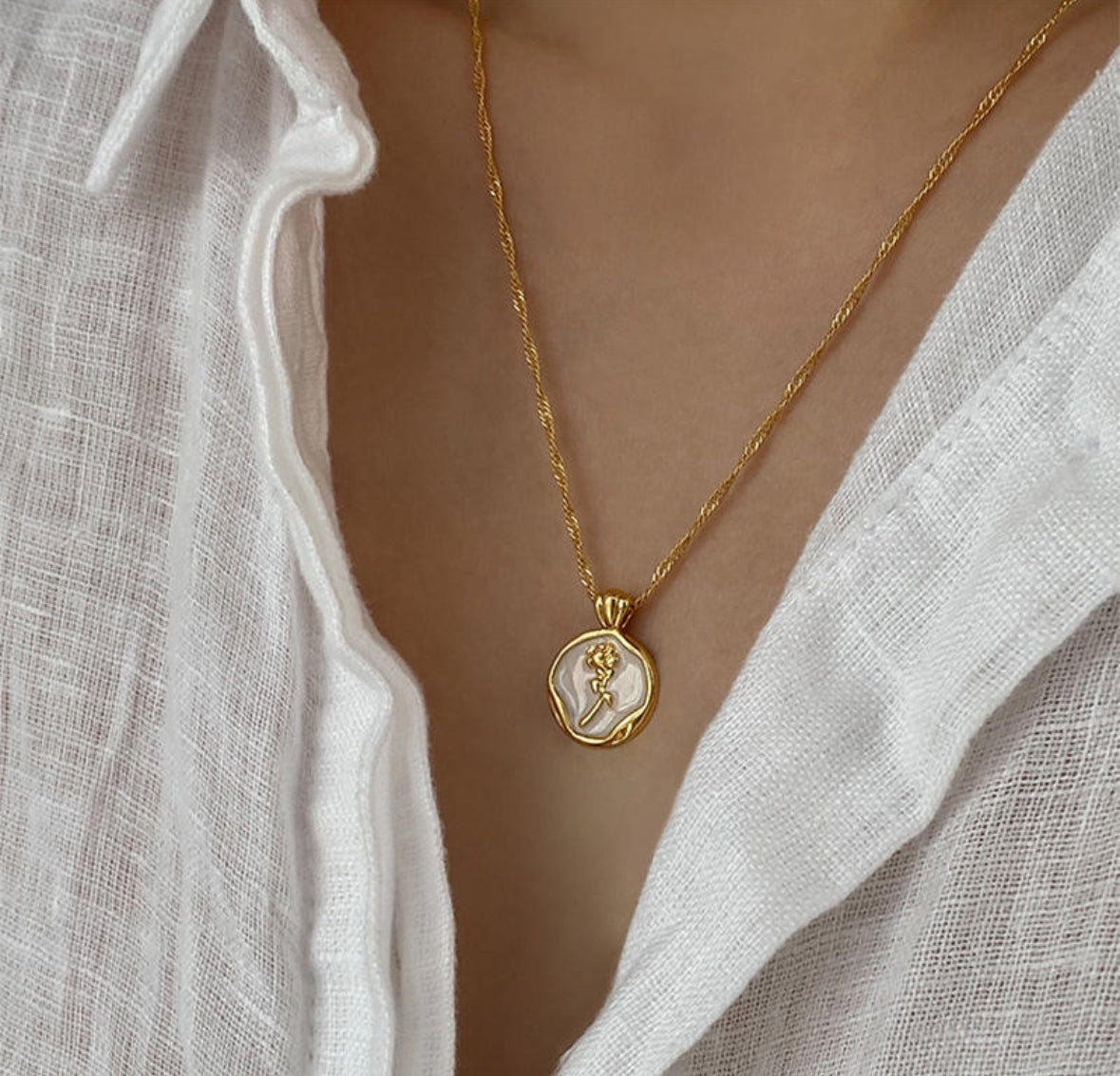 Rose Enamelled
Pendant With Trited Style Chain
Necklace