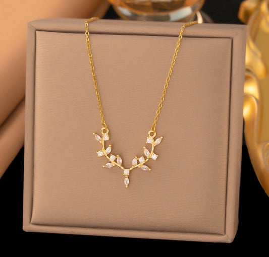 Leaf Antlers Deer
Shape Necklace
