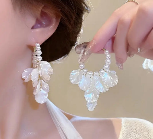 Lightweight Pearl
Shell Flower Drop Hoop Earrings