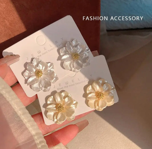 Sweet Camellia Stud Earrings