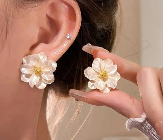 Sweet Camellia Stud Earrings