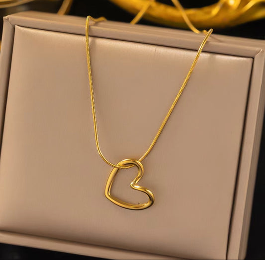 Trendy Heart Hollow
Necklace