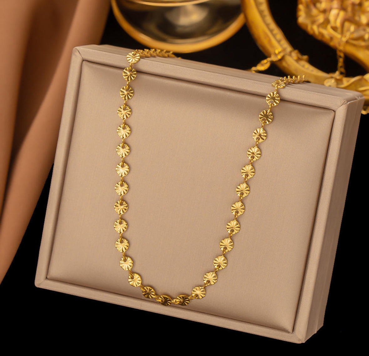 Sunburst Link
Chain Necklace