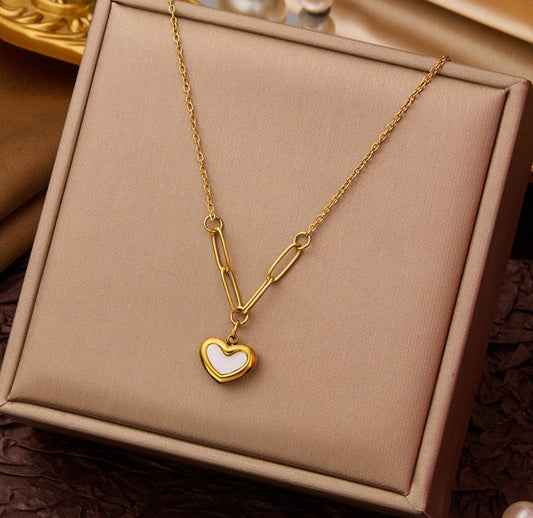 White Heart Paper
Clip Chain Necklace