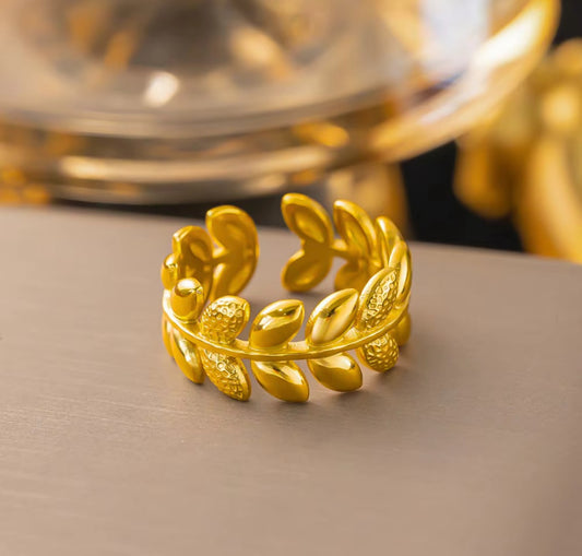The Round of Leafs
Ring