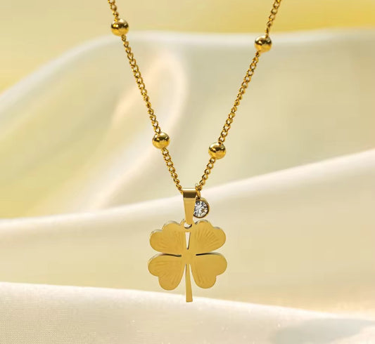 Lucky Leaf Stone
Drop Pendant With Beads Chain
Necklace