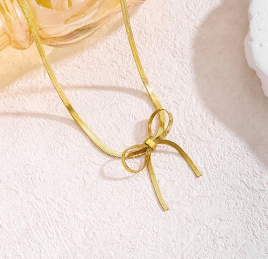 Bow Knot Snake
Chain Necklace