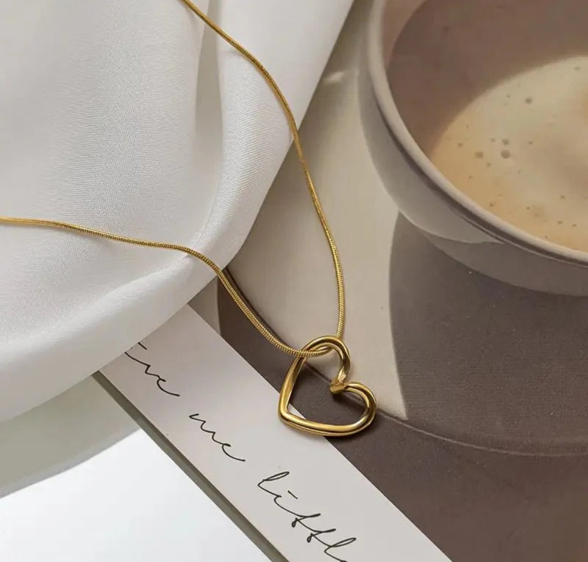 Trendy Heart Hollow
Necklace