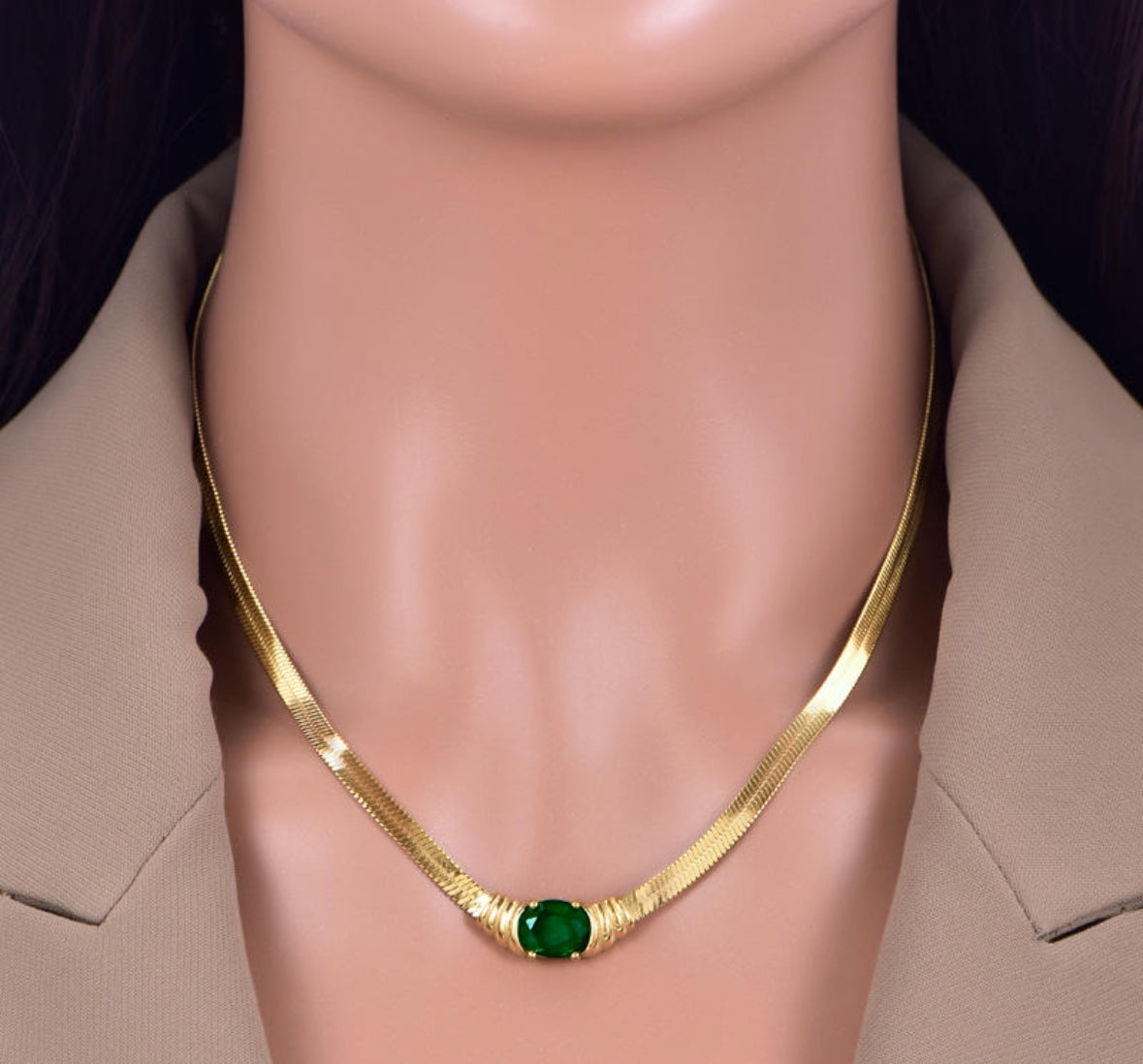 Snake Chain Oval
Emerald Style Zirconia Choker
Necklace