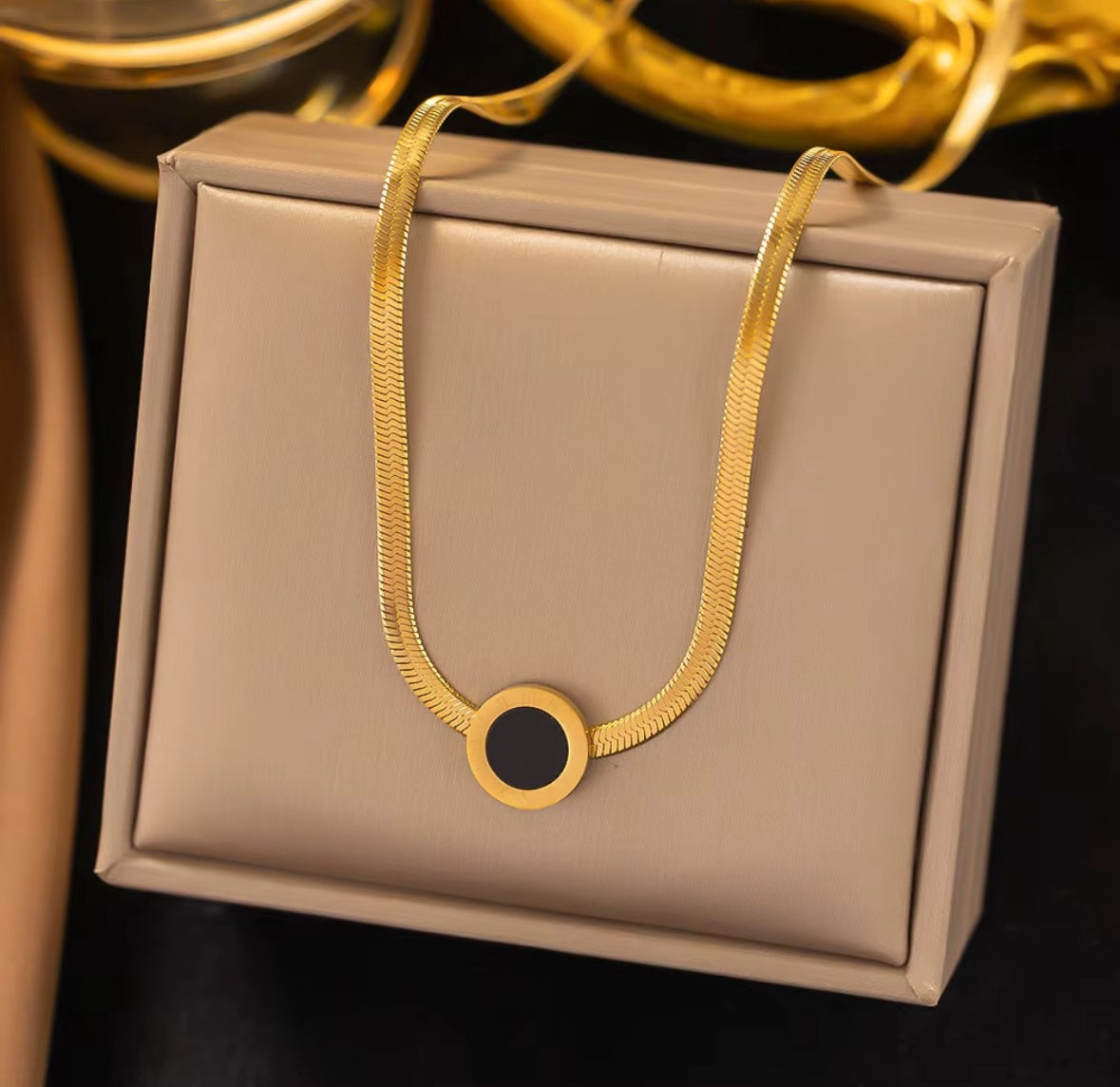 Roman Black Round
Snake Chain Necklace