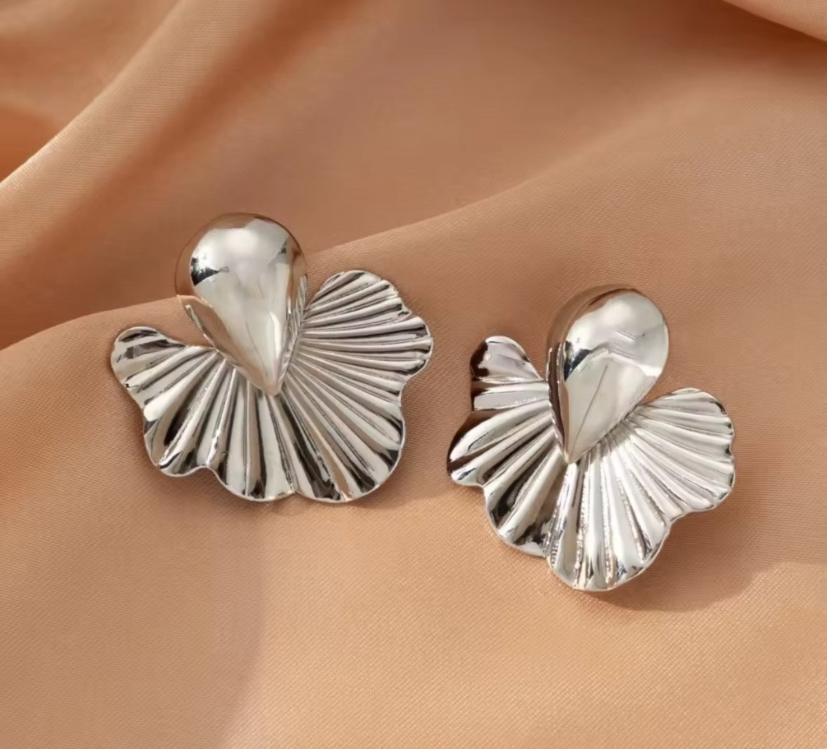 Drop Shell Style Stud
Earrings