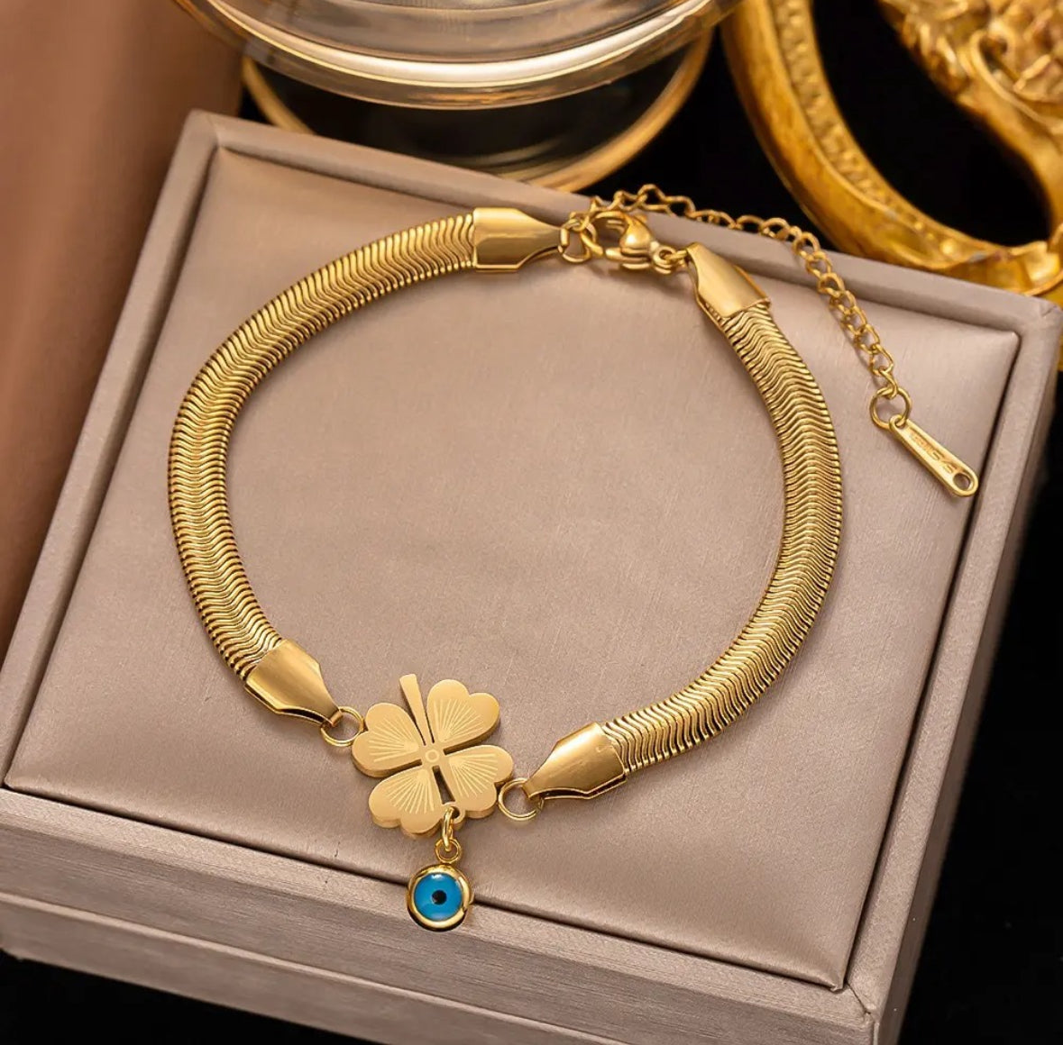Evil's Eye Leaf Charm
Snake Chain Bracelet
