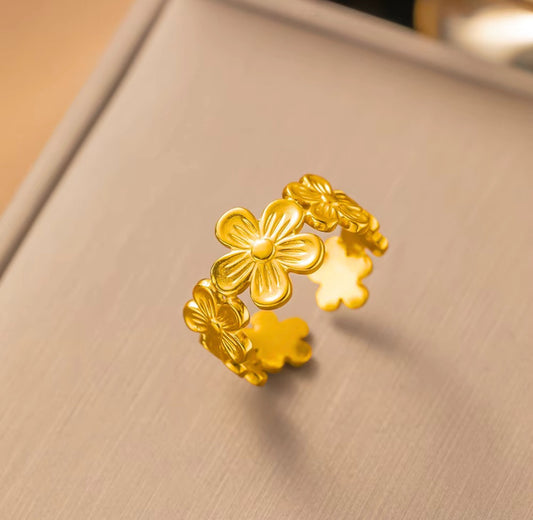 Textured Flower
Bunch Ring