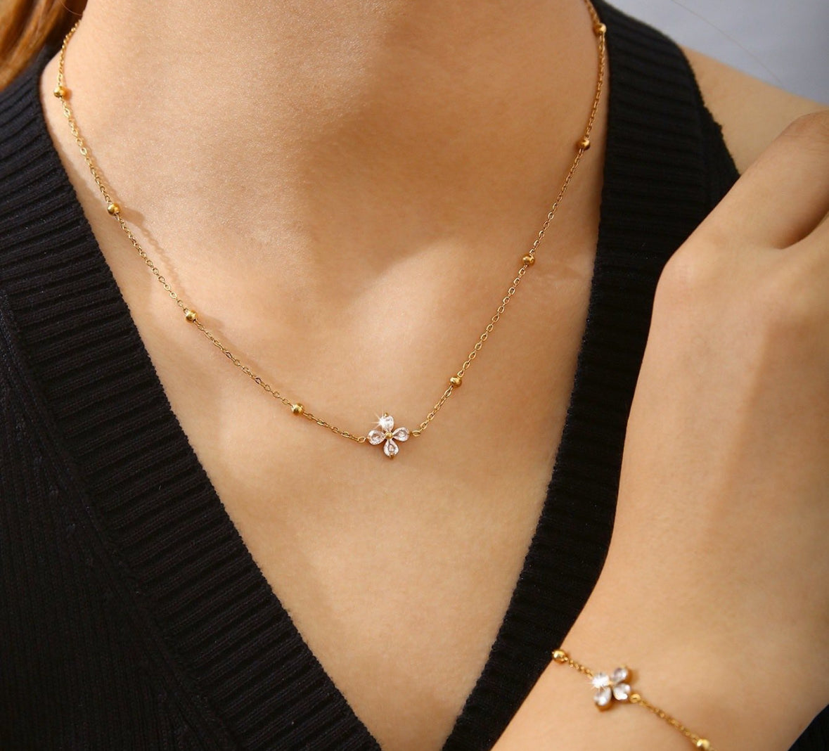 Clover Stone
Beads Chain Necklace