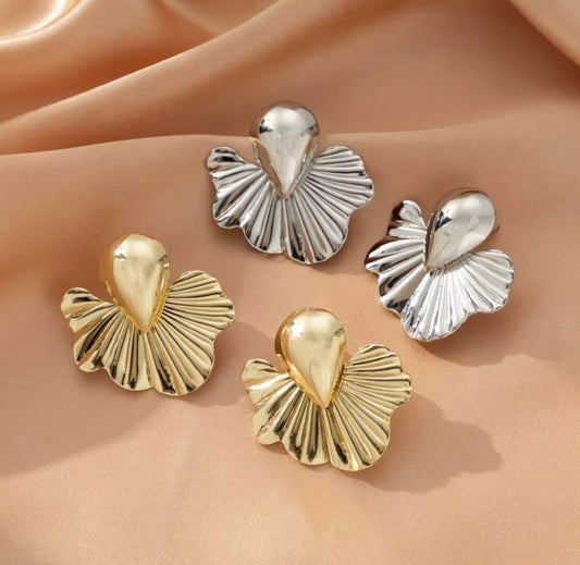 Drop Shell Style Stud
Earrings