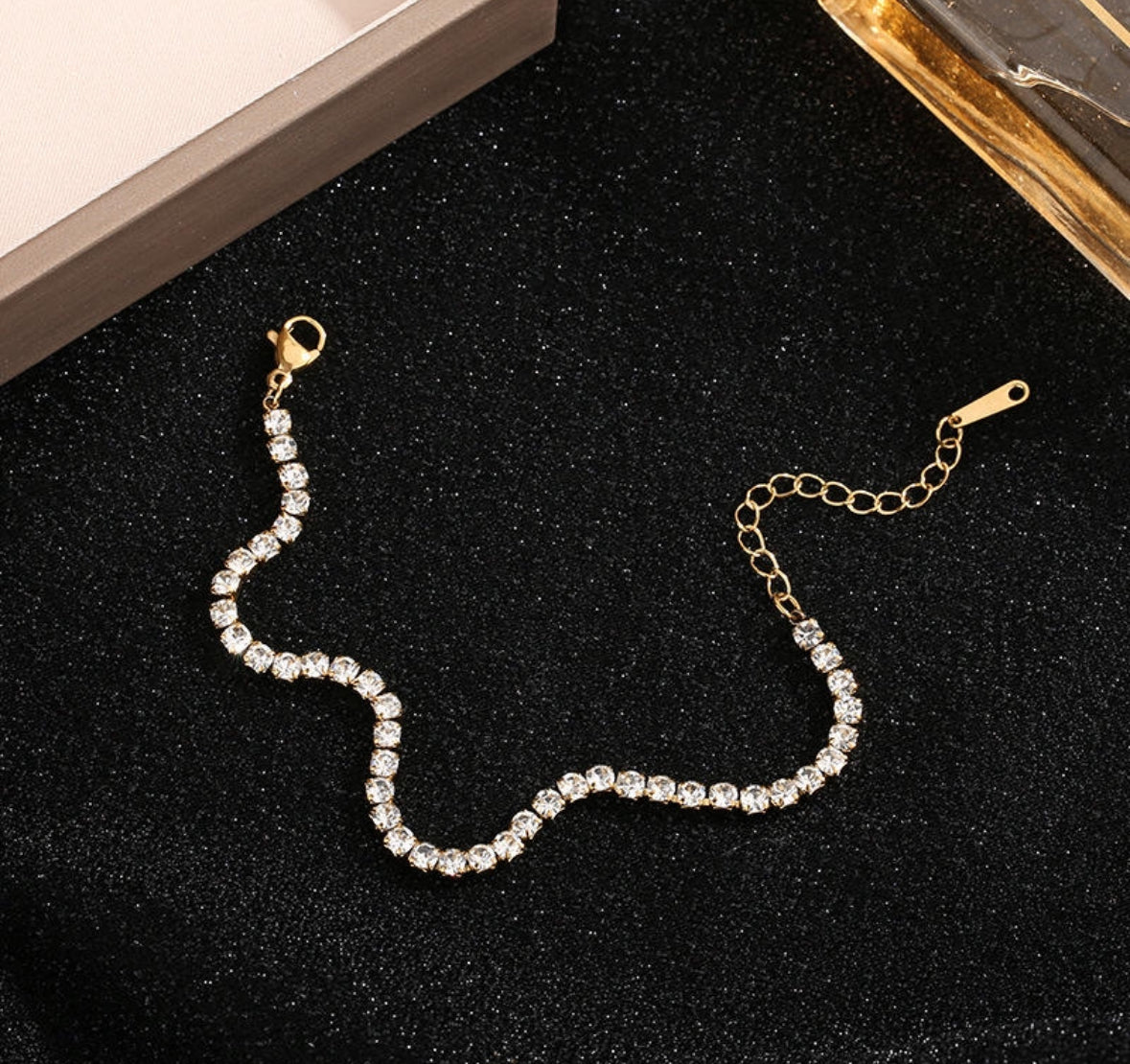 Shiny Full Diamond
CZ Tennis Bracelet