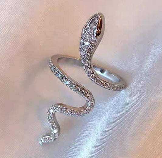 Snake-Shaped
Adjustable Finger Ring