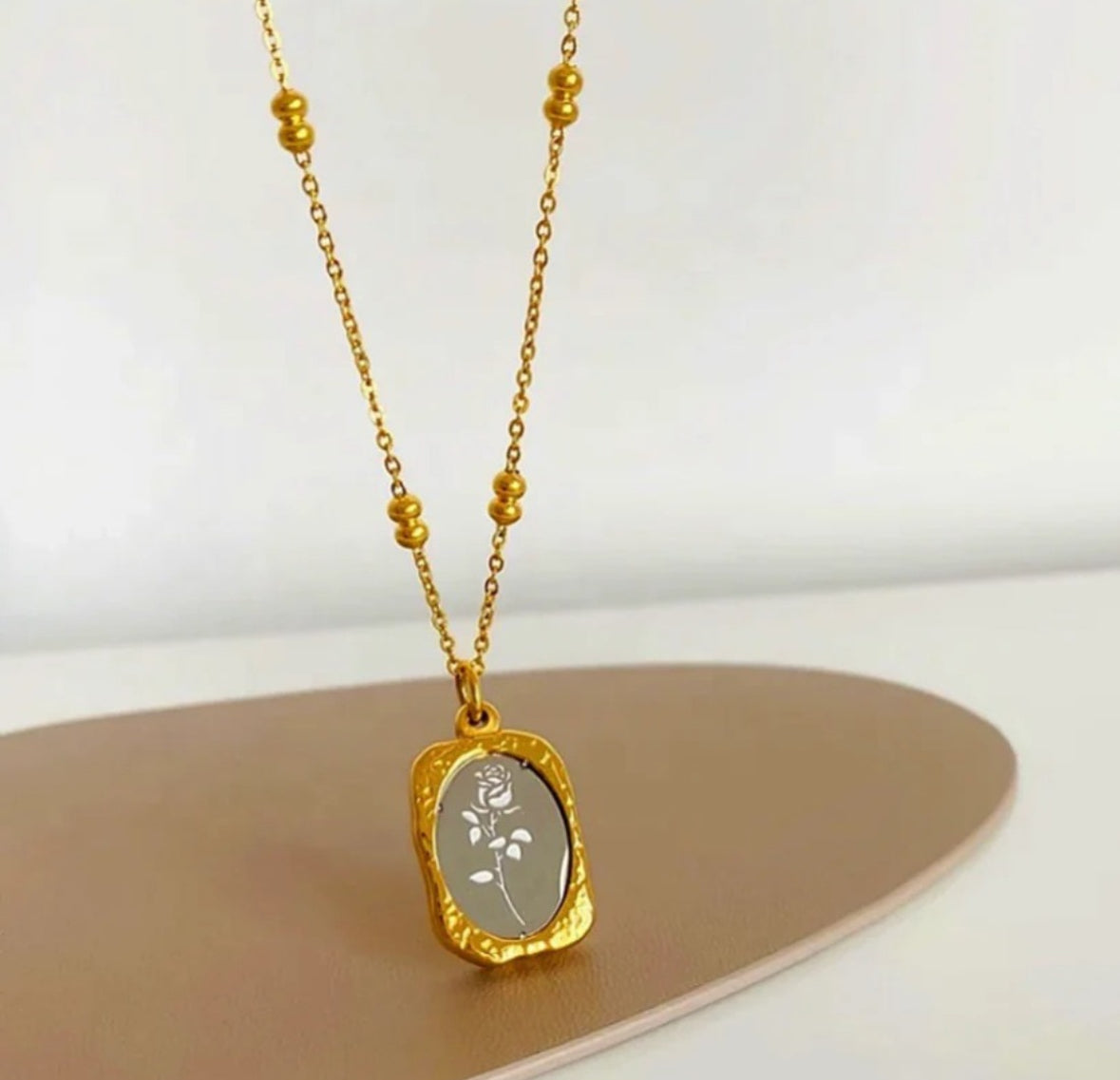 Magic Mirror Rose
Beads Chain Necklace