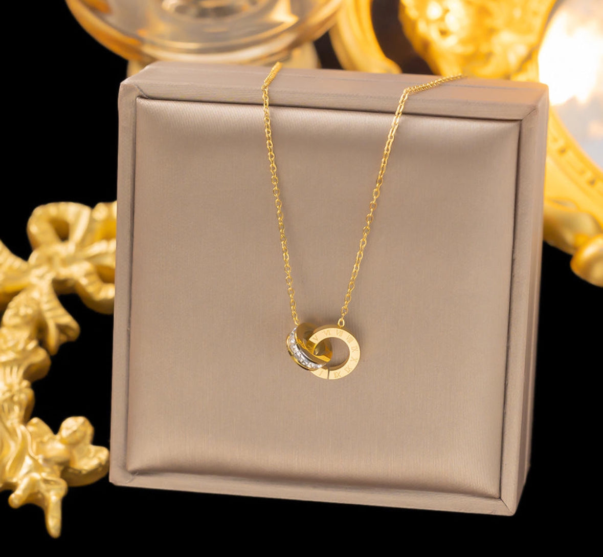 Roman & Stones
Interlocked Ring Necklace