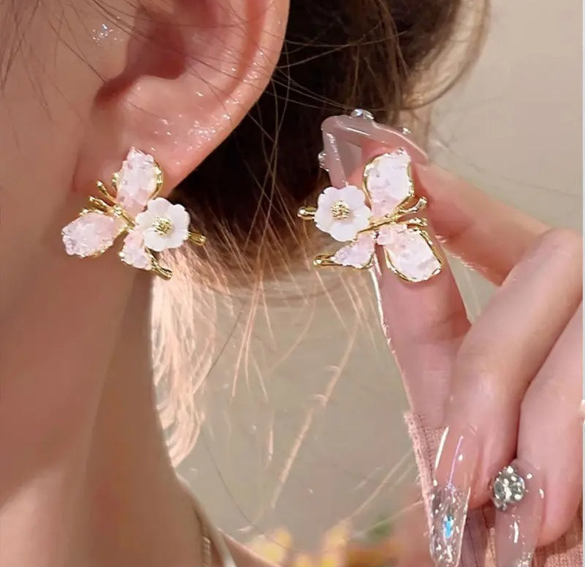 Cute Gradient Color
Crystal Butterfly Stud Earrings